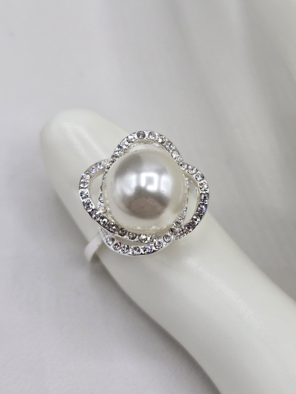 Swarovski Crystal Elements Silver Statement Ring Floral White Pearl Size 7.5